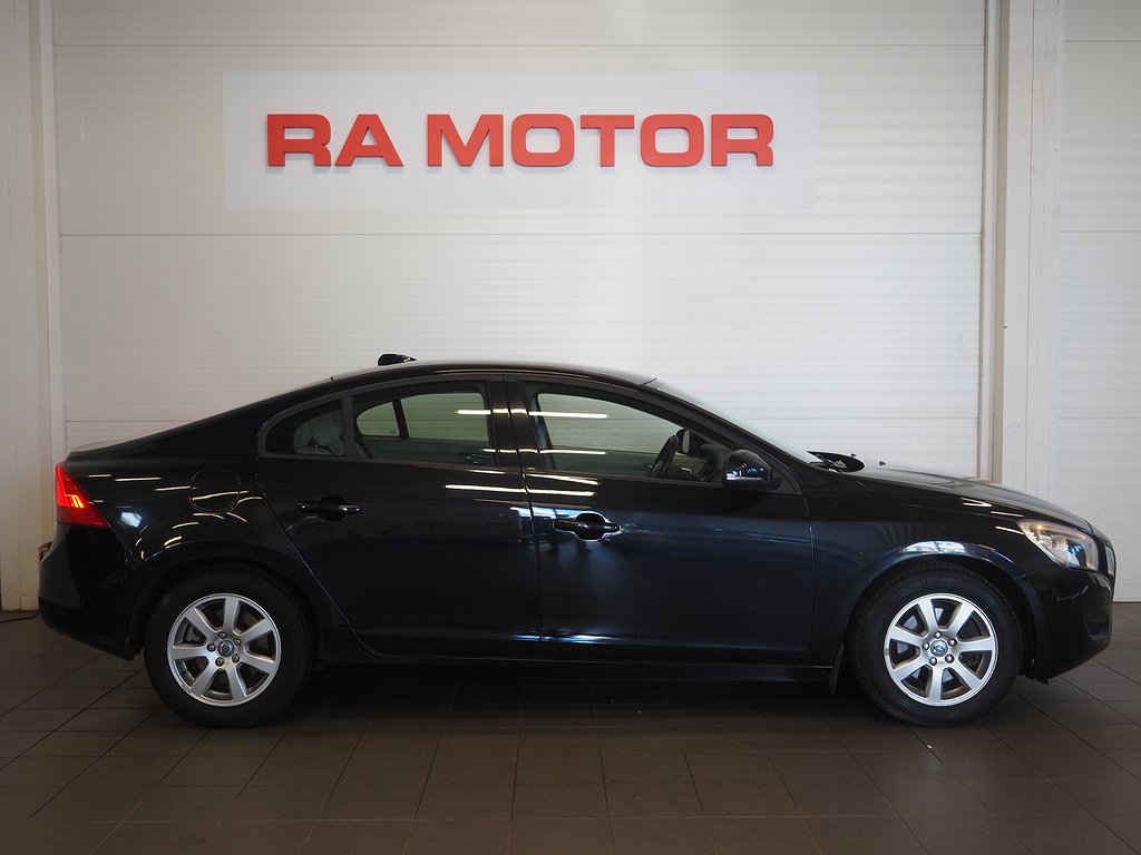 Volvo S60 T3 Kinetic 150hk | Låga mil | 2012
