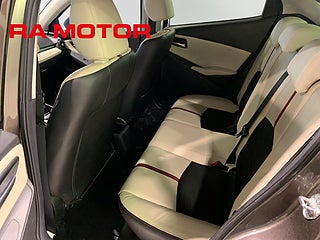 Halvkombi Mazda 2 17 av 24