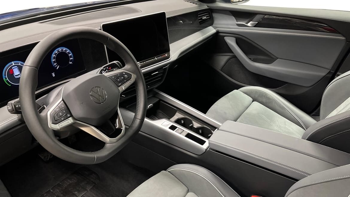 Volkswagen Passat 2024, photo 7/10