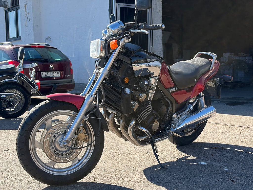 Yamaha YAMAHA FZX 700