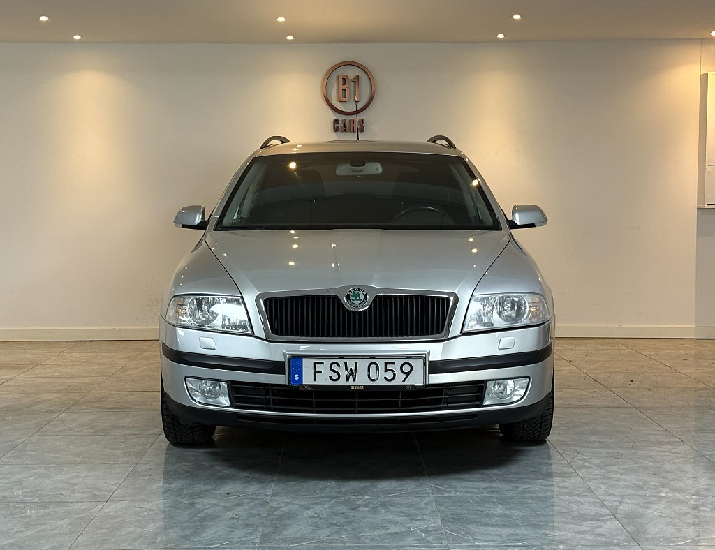 Skoda Octavia Kombi 2.0 FSI 150HK AUTOMAT DRAGKROK NYSERVAD NYBES