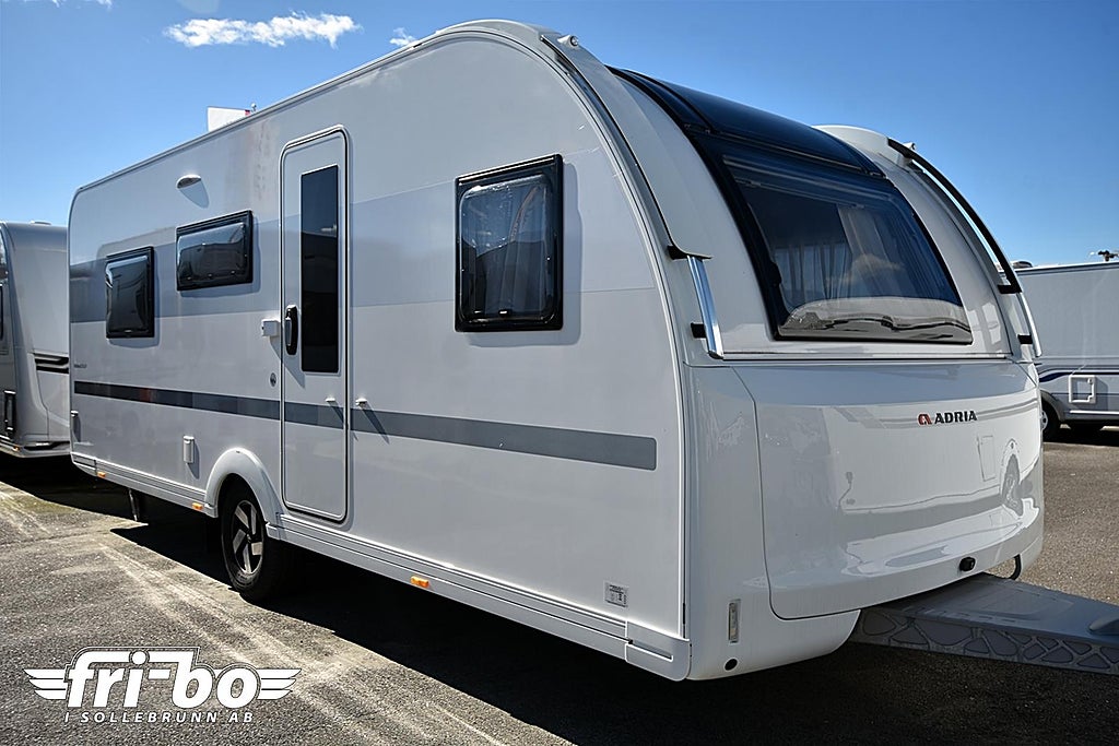 Adria 593 UP Adora, Queenbed