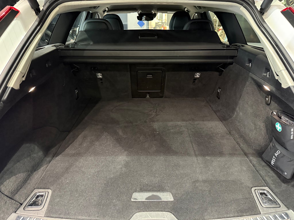 Volvo V90 D3 150hk Momentum VOC Värmare Head-Up Kelyess - bild 25