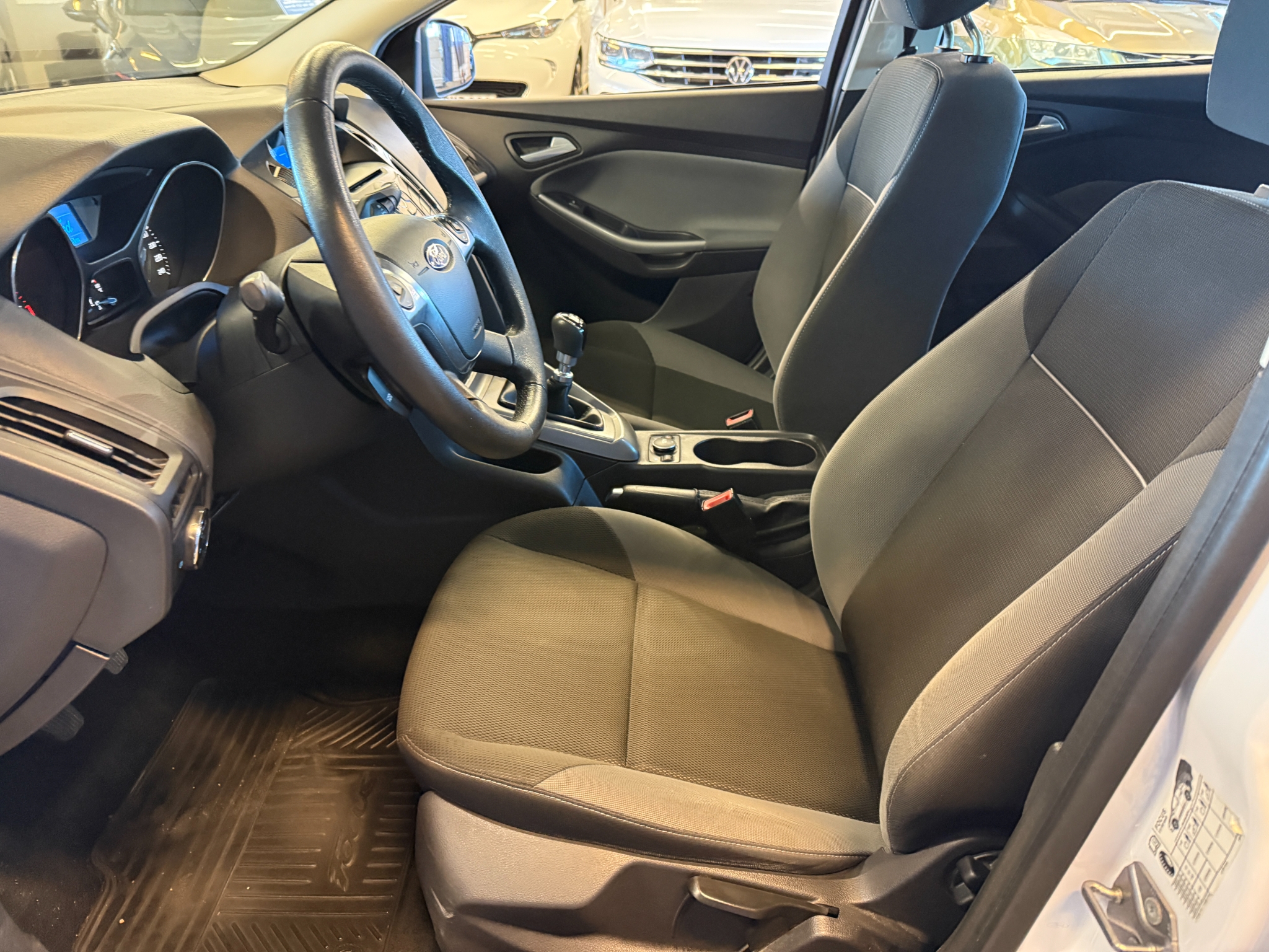 Ford Focus 1.6 TDCi 2011, kuva 6/41