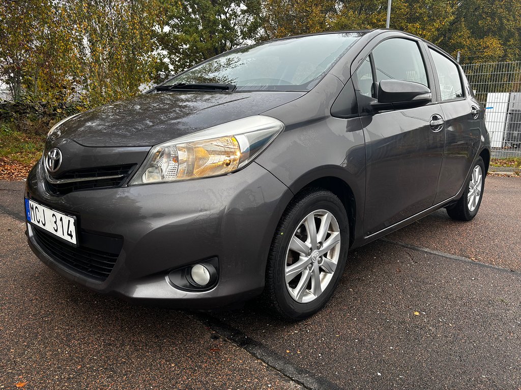 Toyota Yaris 1.33VVT-i 99Hk 5-D Automat Sov-Hjul Backkamera 1Ägare Sv-Såld 