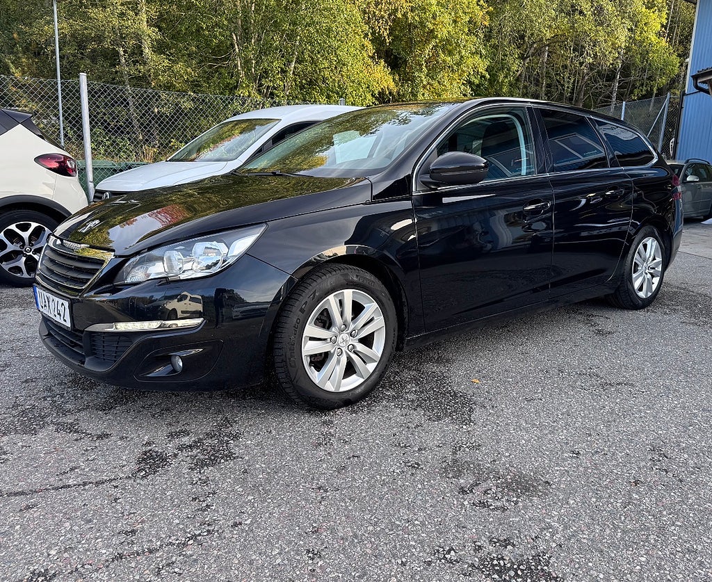 Peugeot 308 SW 1.2 PureTech Auto Pano Navi 1 ägare 130 Active Euro 6