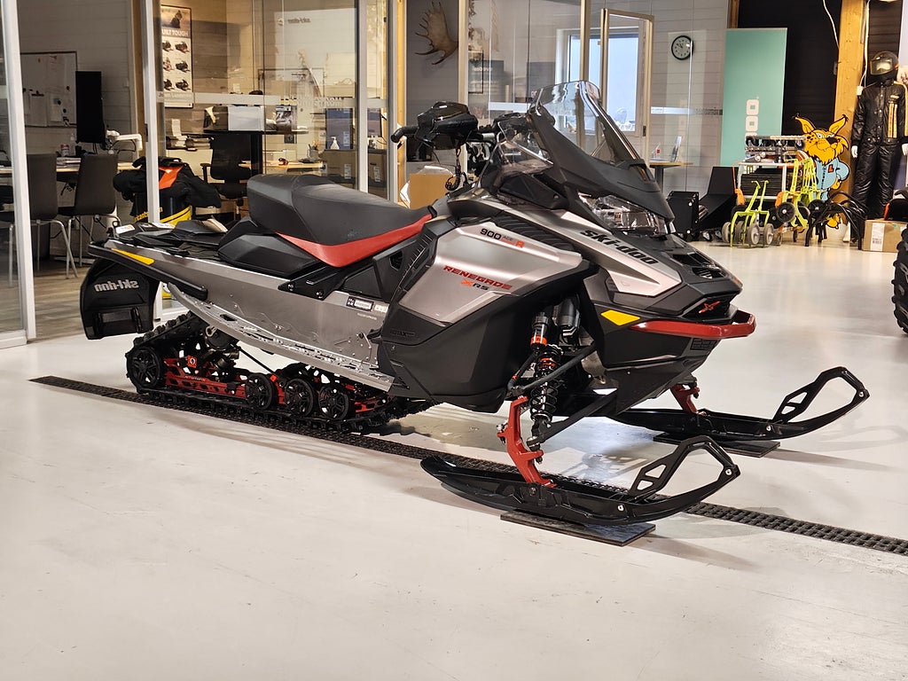 Ski-Doo Renegade XRS 900 Ace Turbo R VIP SmartShox, Extrakylare 