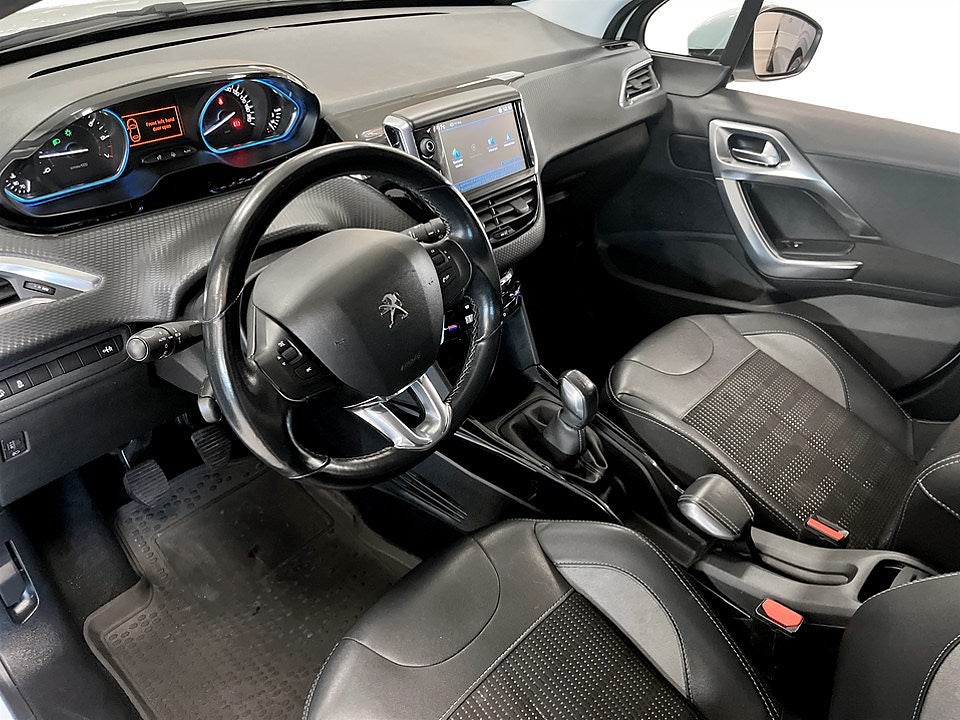 Bild på Peugeot 2008 Allure 1.2 PT 82hk - B-KAMERA, CARPLAY