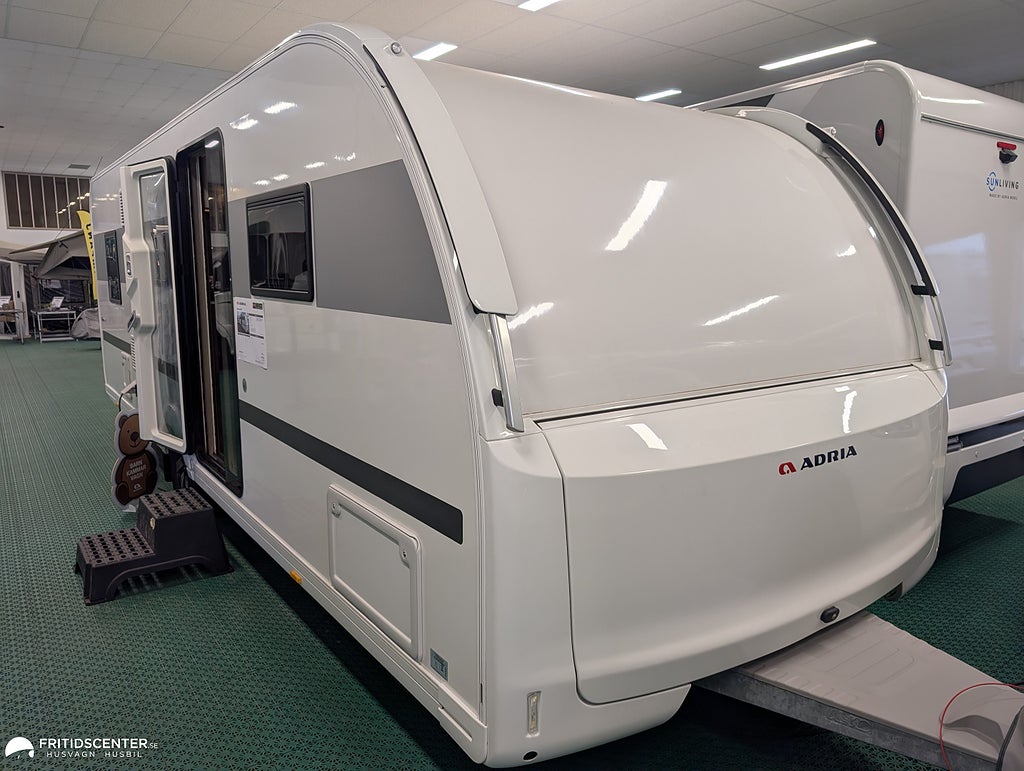 Adria Alpina 663 PT *Familjevagn med privata zoner / Välutrustad / ALD