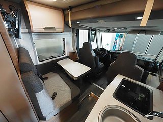 Husbil-integrerad Knaus Van i 550 MF 6 av 16