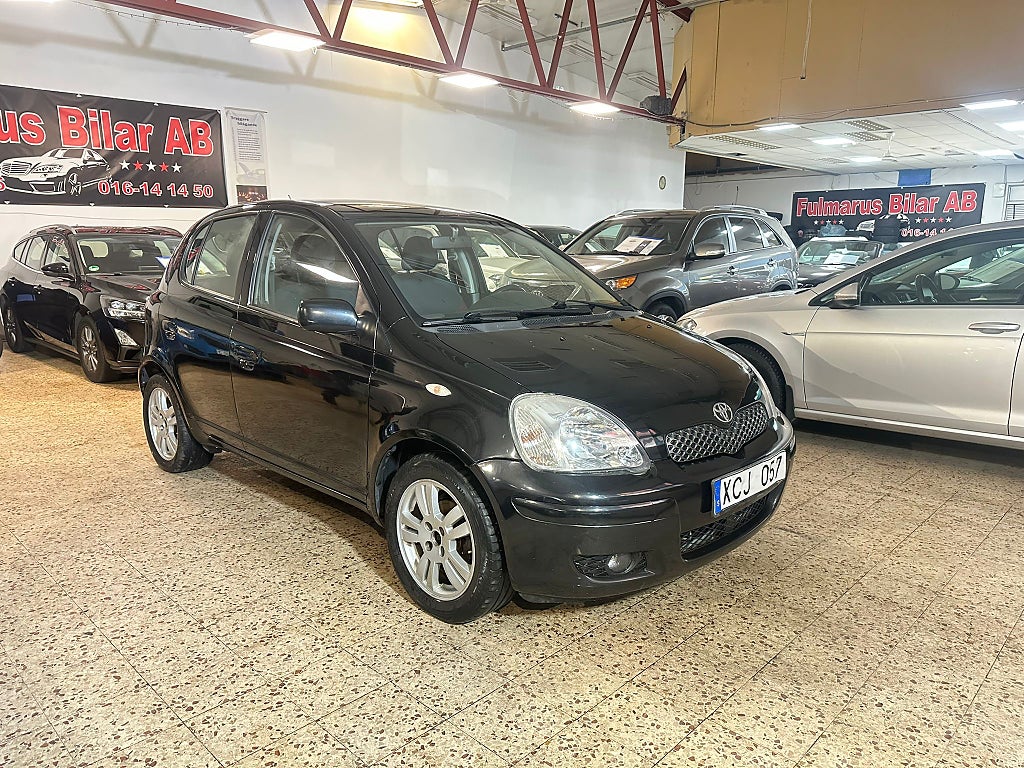Toyota Yaris 1.0 VVT-i Besiktigad & Ny Servad 