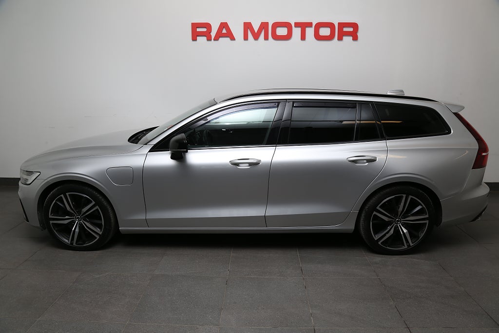Volvo V60 Recharge T6 AWD 340hk R-Design |Navi|Kamera|Voc| 2022