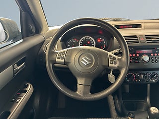 Suzuki Swift 5-dörrar 1.3 DOHC 16V VVT Manuell Drag – bild 10