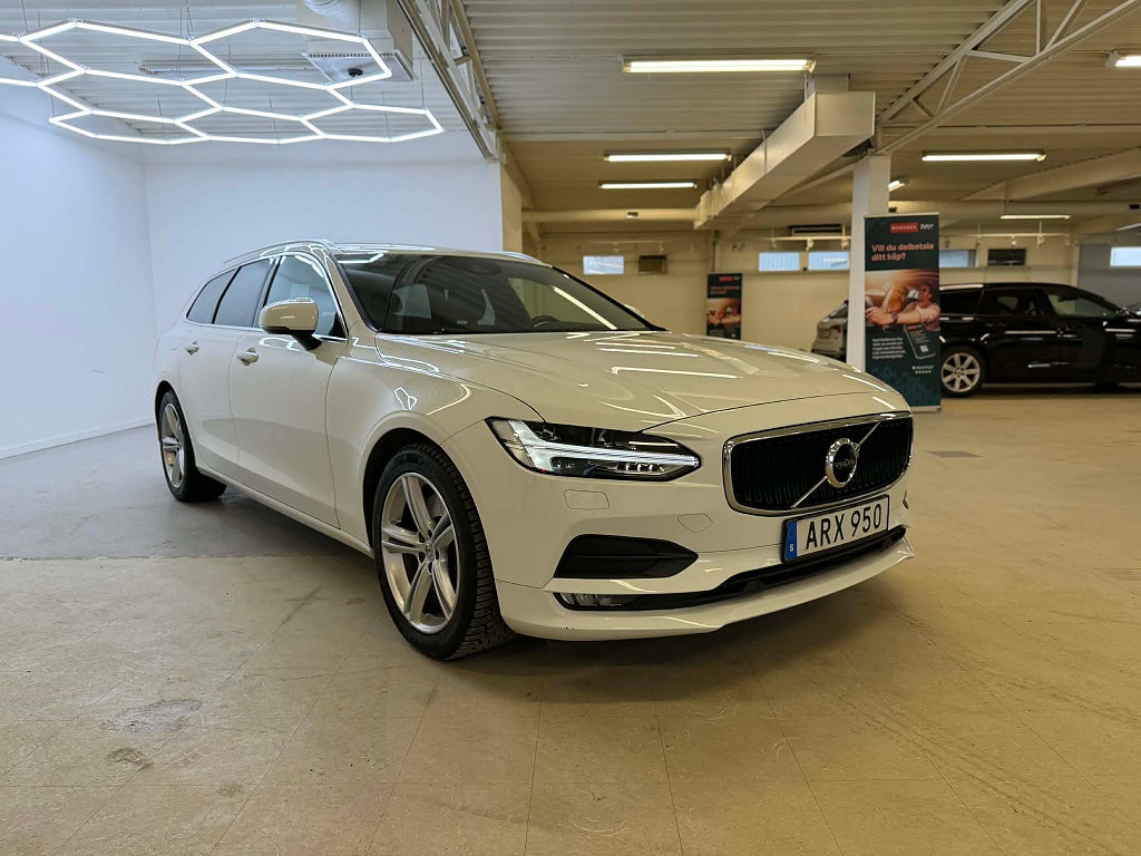 Volvo V90 T5 Momentum Värmare CarPlay Navi Rattvärme Sensorer VoC
