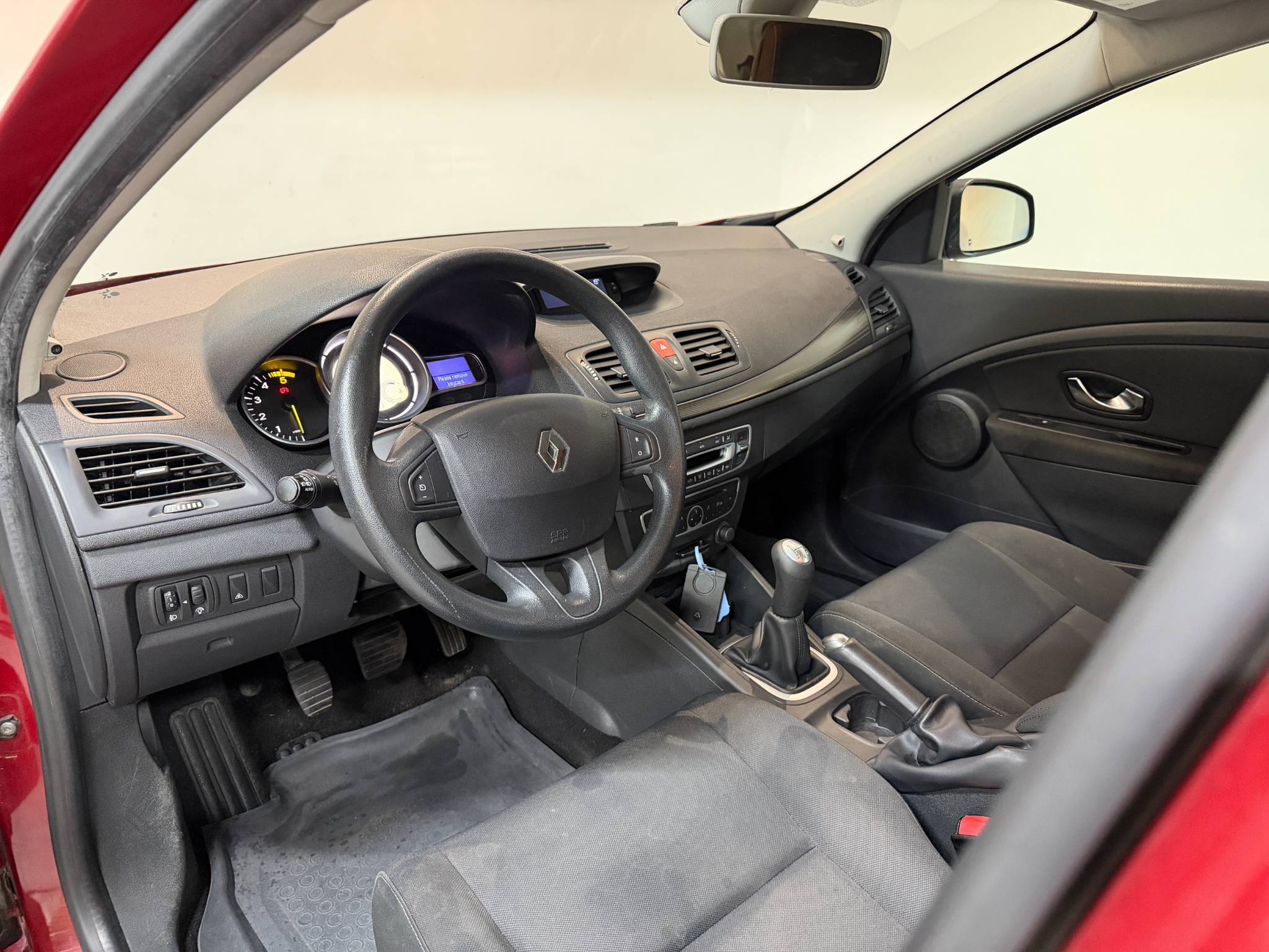 Renault Megane III 1.5 dCi 2010, kuva 4/39