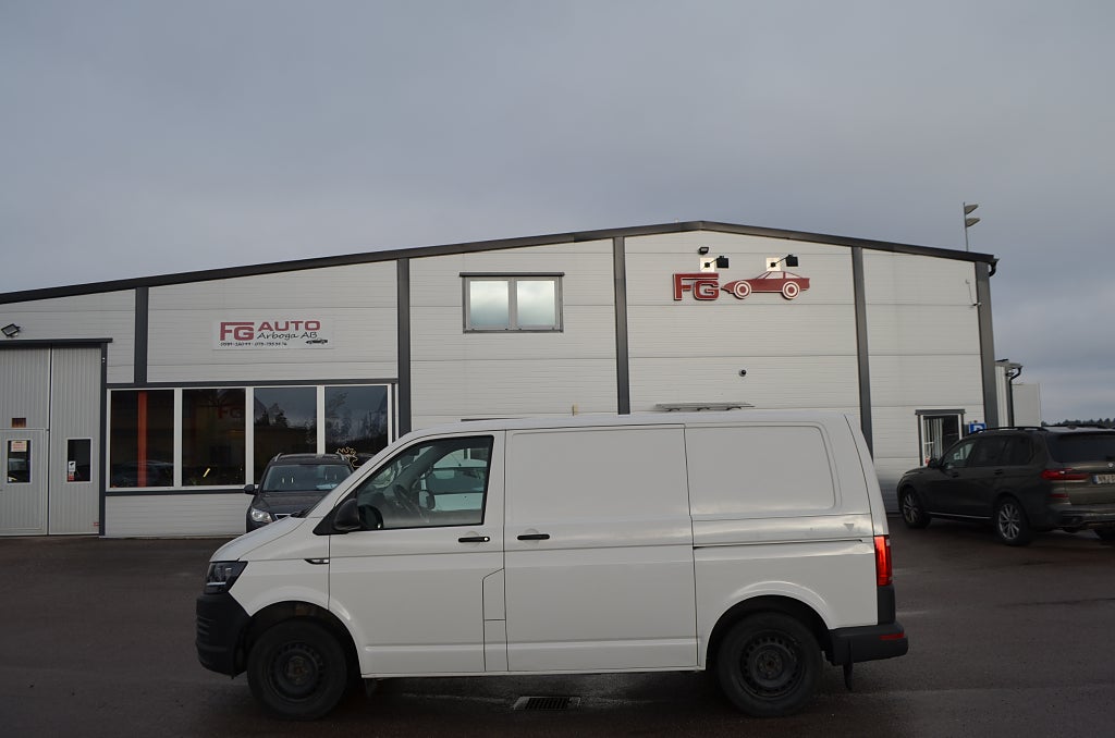 Volkswagen Transporter 2.0 TDI 150 hk D-Värmare Drag Euro 6