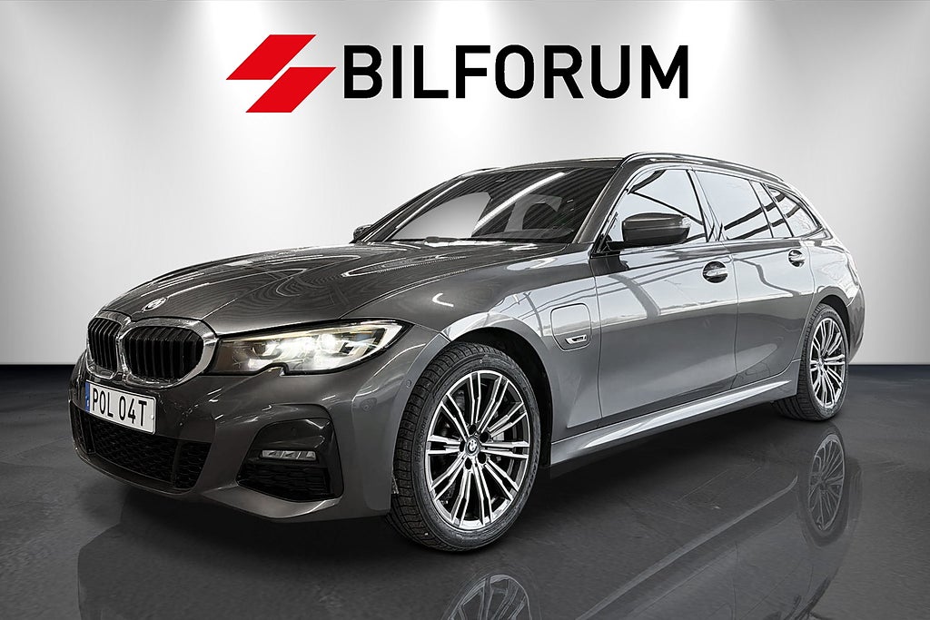 BMW 330e xDrive Touring M-SPORT / NAVI / VÄRMARE / DRAG / 