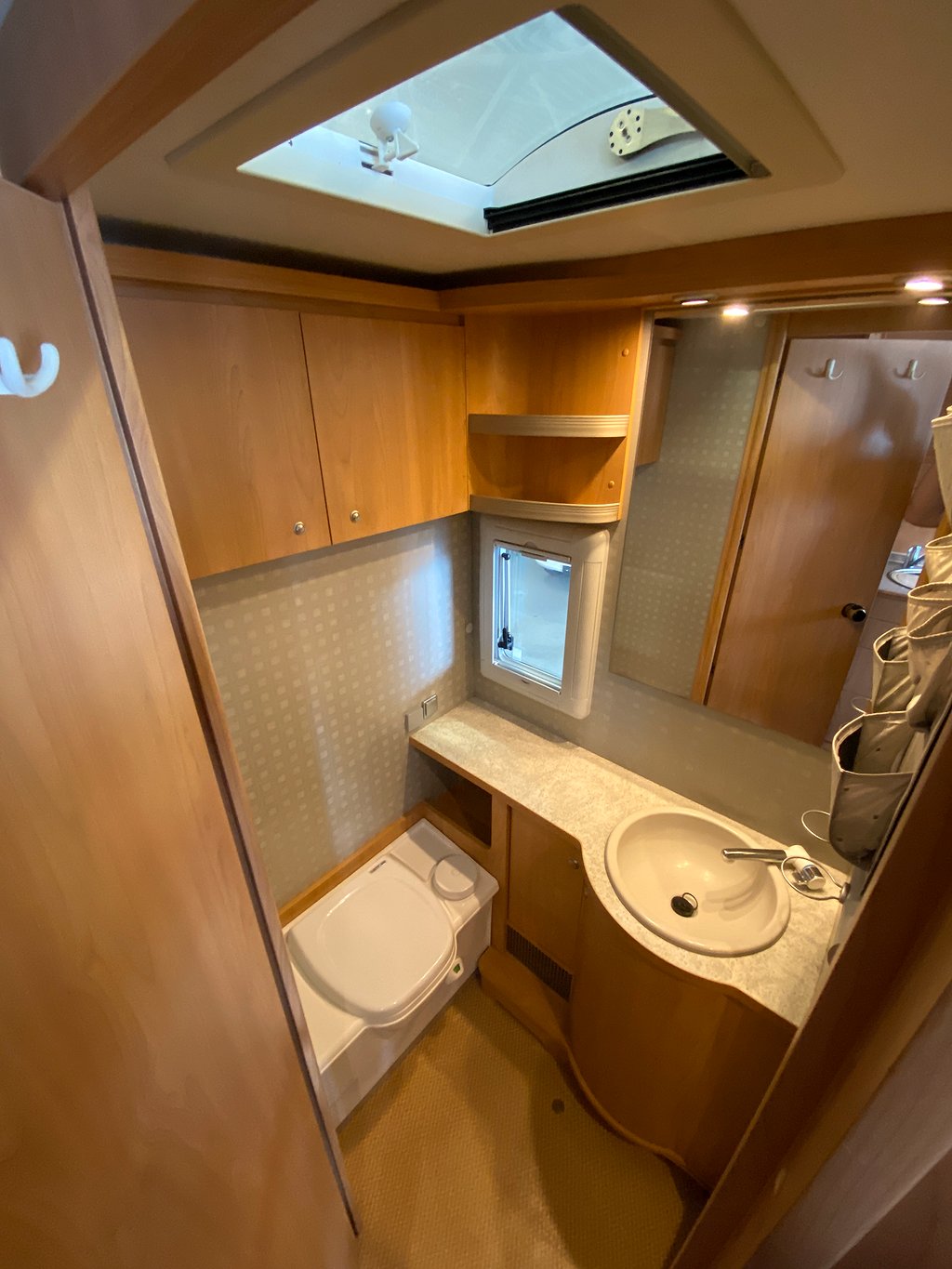 Bürstner i 640 Elegance / ALDE / Solcell / B-kort / Dragkrok - Bürstner
