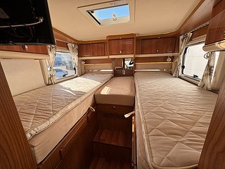 Husbil-integrerad Hymer Eriba 773 IVECO 170HK AUT 15 av 26
