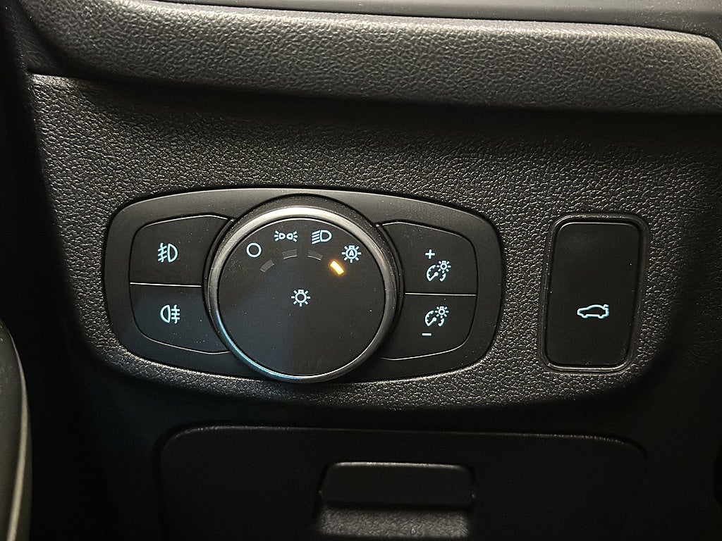 Ford Focus Kombi 1.0 EcoBoost Titanium Plus | HUD | VÄRMARE | DRAG