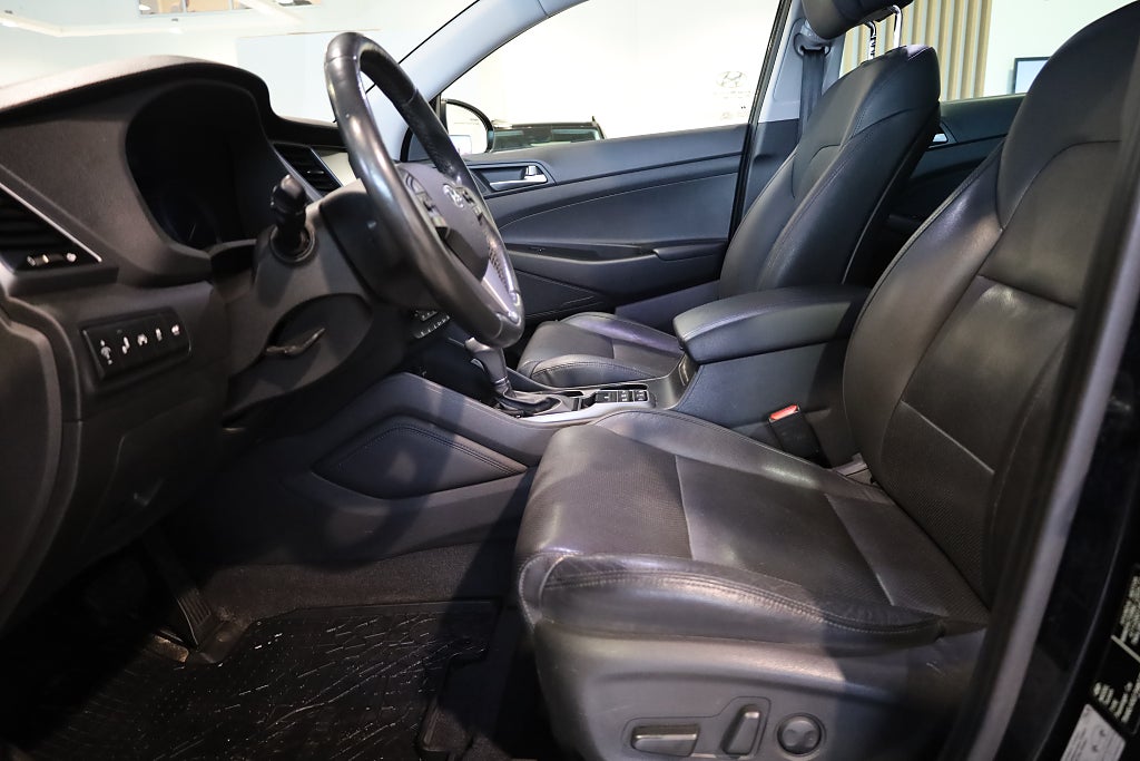 Hyundai Tucson 2.0 CRDi 4WD Premium Pano Navi Kamera M-Värme Läder