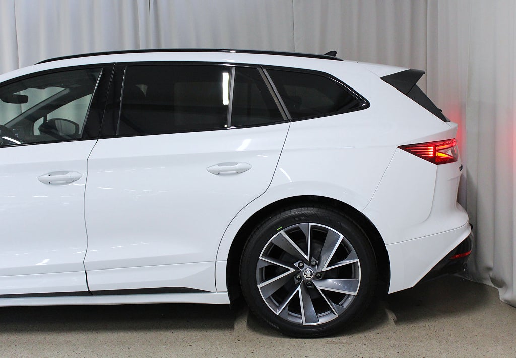 Skoda Enyaq iV 80x 265HK, Sportline, Drag, S&V-hjul, Kamera, Värmepump