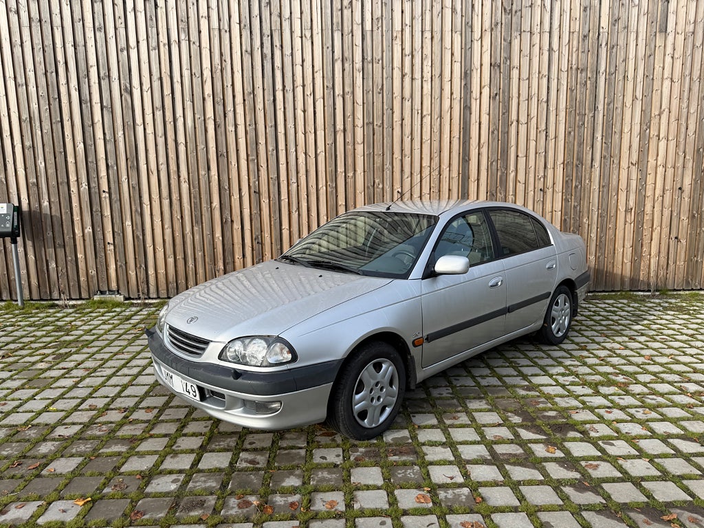 Toyota Avensis Sedan 2.0