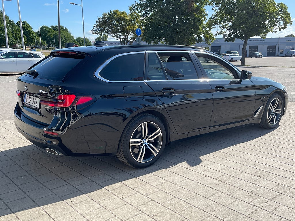 BMW 530e Touring 292 hk G31 LCI ENDAST 3.785 mil SKINN