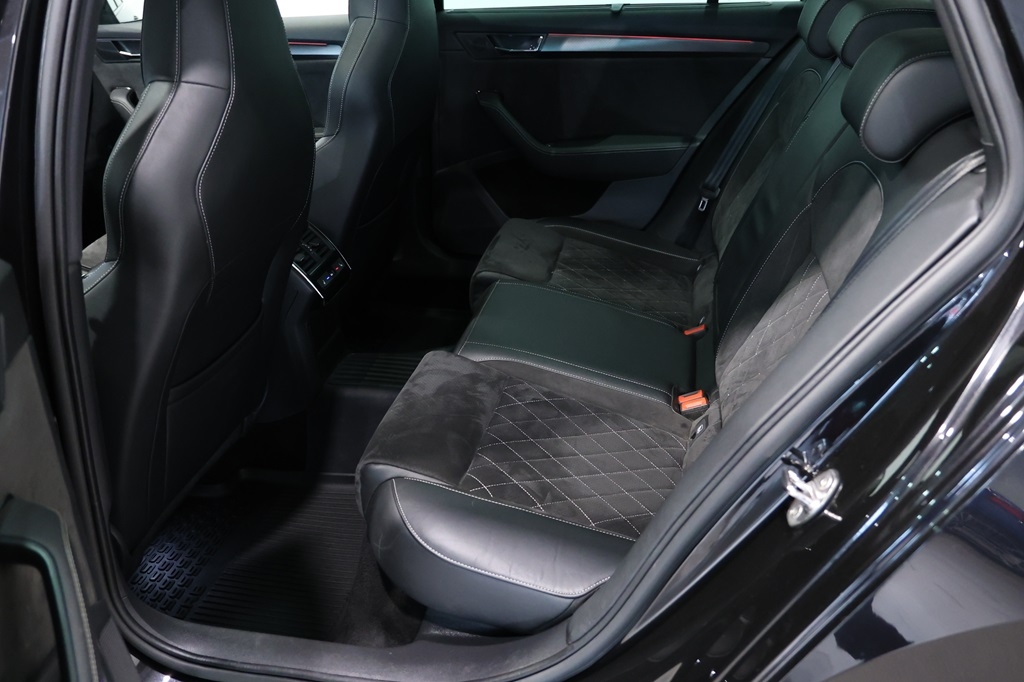 Skoda Superb 2020, kuva 7/10