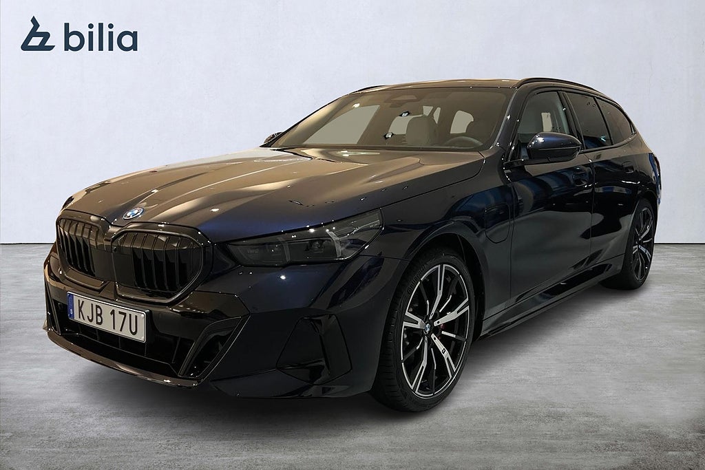 BMW 530e xDrive Touring M-sport Pro | Business | Innovation | Drag | 20"