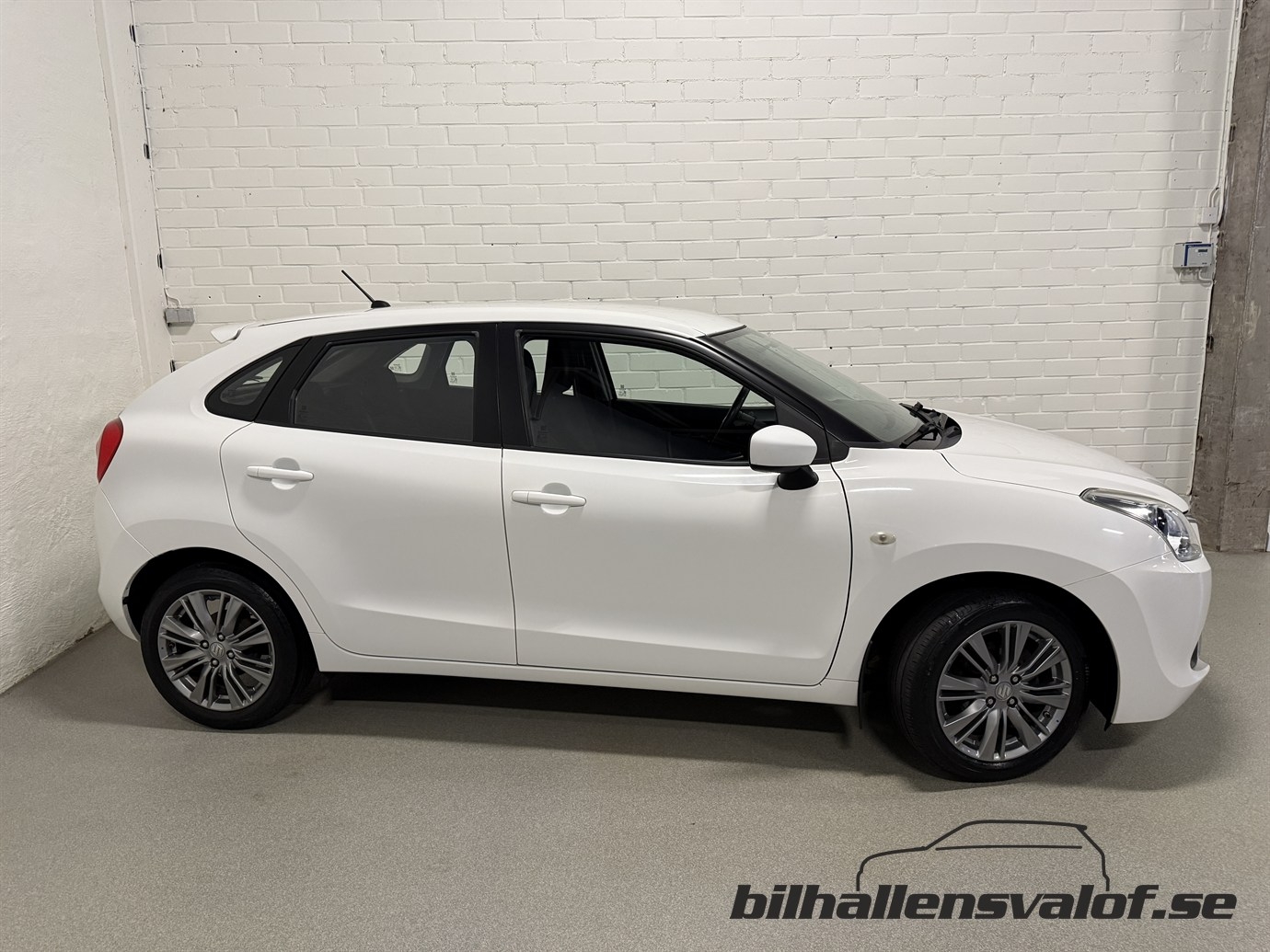 Suzuki Baleno 1.0 Boosterjet Select 2017, photo 2/10
