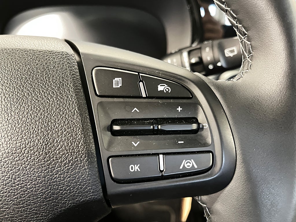 Hyundai i10 1.0 Man / V-hjul/ Kamera/ P-Sensor/ Rattvärme/ CarPlay thumbnail