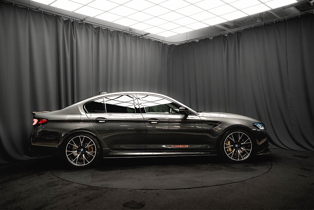 BMW M5 Competition KERAMISKA B&W KOLFIBER LASER MOMS 625hk