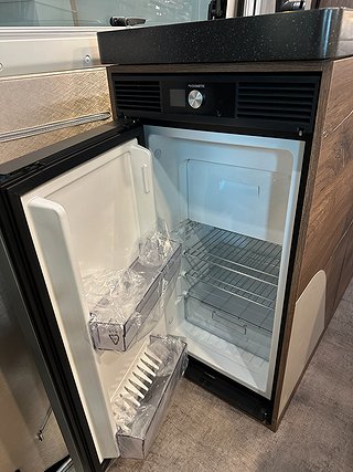Husbil-halvintegrerad Robeta Adonis Mercedes 4x4 190HK AUT 15 av 27