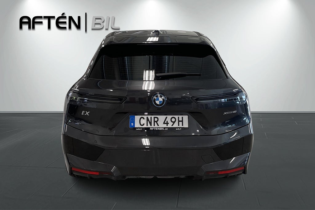 BMW iX xDrive40, 326ps, 2024