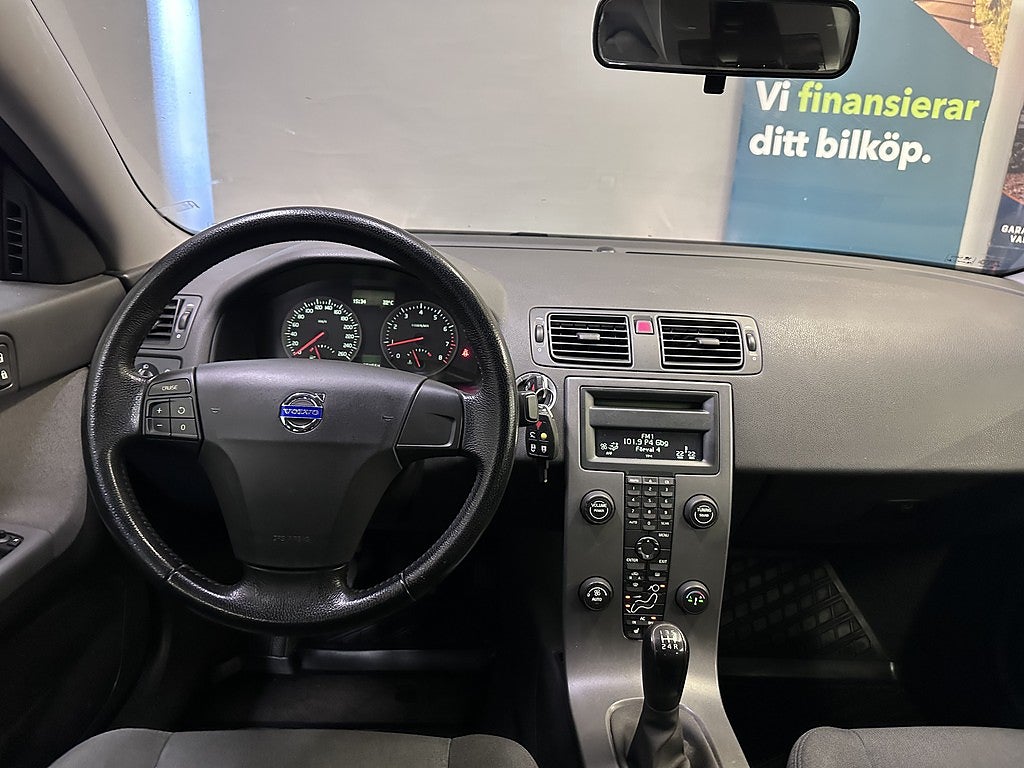 Volvo S40 1.6 | Dragkrok | P-sensor | Nybesiktad | S+V |