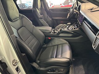 SUV Porsche Cayenne 8 av 14