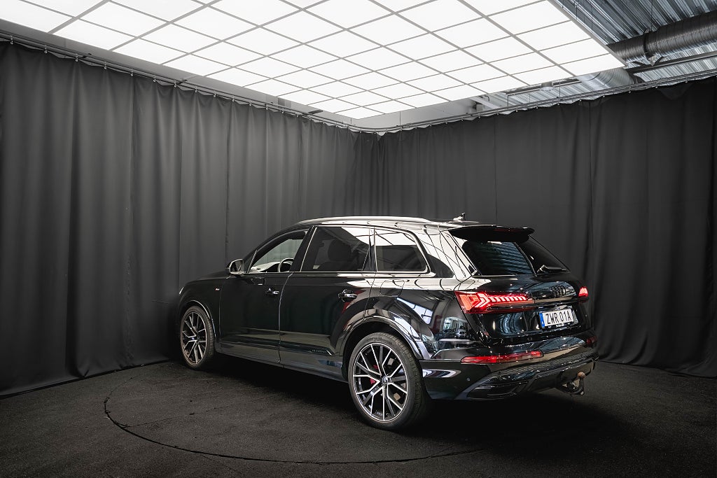 Audi Q7 60 TFSI e Q S-Line PANO 22' LUFT DRAG B&O MOMS N-VISION