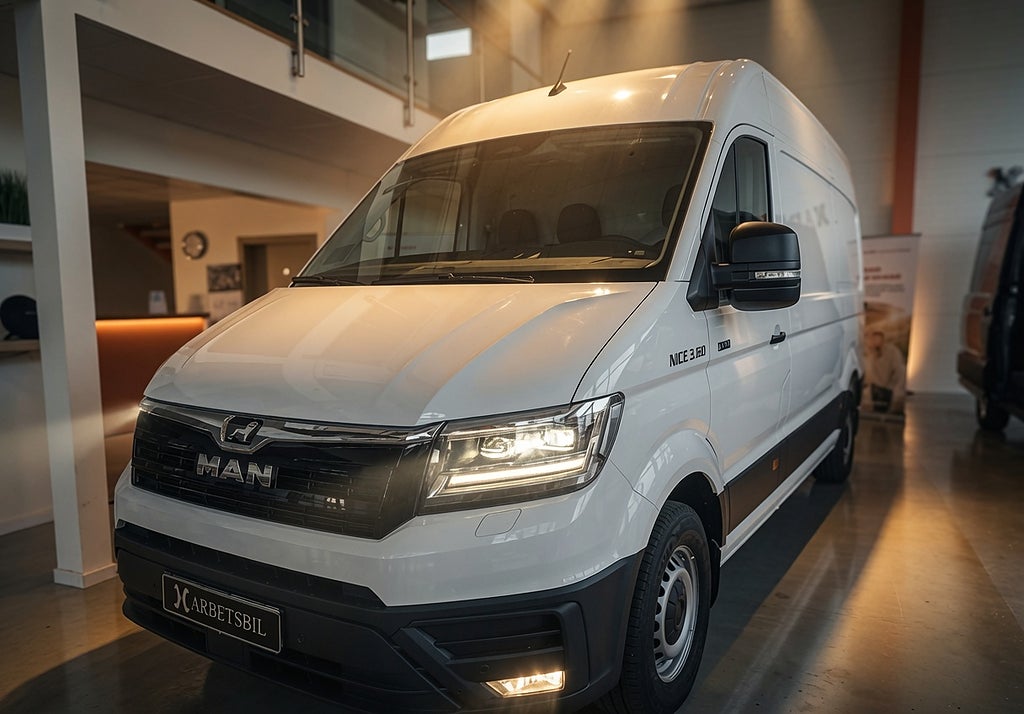 MAN TGE 3.180/ 4X4 / 180 HK Comfortvägg / Skåp bil Automat