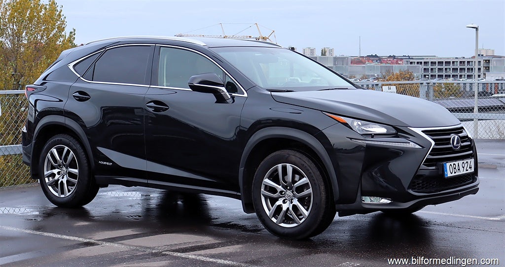 Lexus NX 300h 2.5 AWD 197hk S/V-hjul