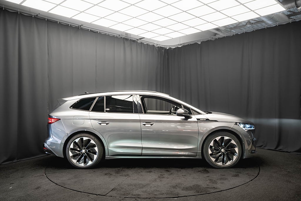 Skoda Enyaq iV 80x SPORTLINE PANO CRYSTAL DRAG 21'' 360° CANTON MOMS