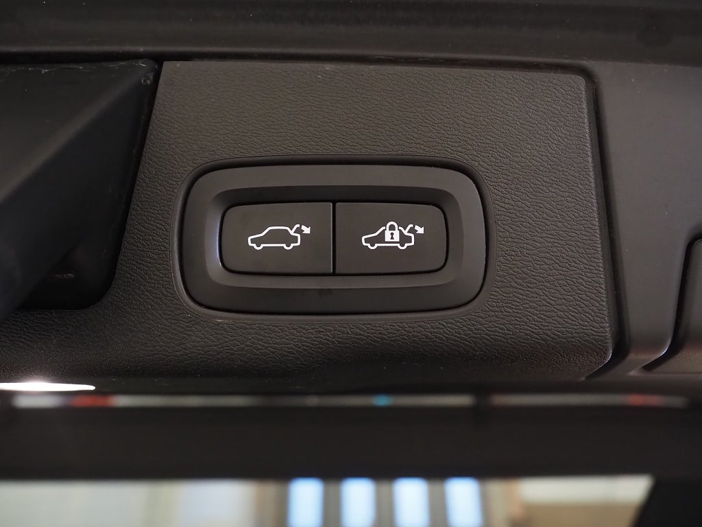 Volvo XC60 Recharge T8 392hk AWD Inscription Drag|Pano|H/K|Kamera 2020