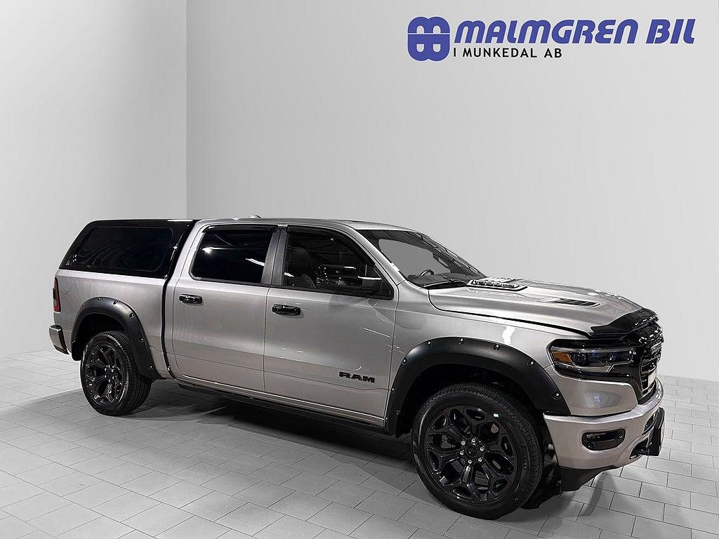 Dodge RAM 1500 V8 Limited Night Crew Cab Kåpa Extraljus
