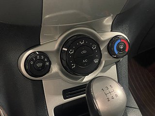 Halvkombi Ford Fiesta 19 av 22