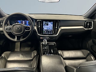 Volvo V60 Recharge T8 AWD Plus Dark R-Design MOMS/1Ägare/Drag/S&V – bild 8