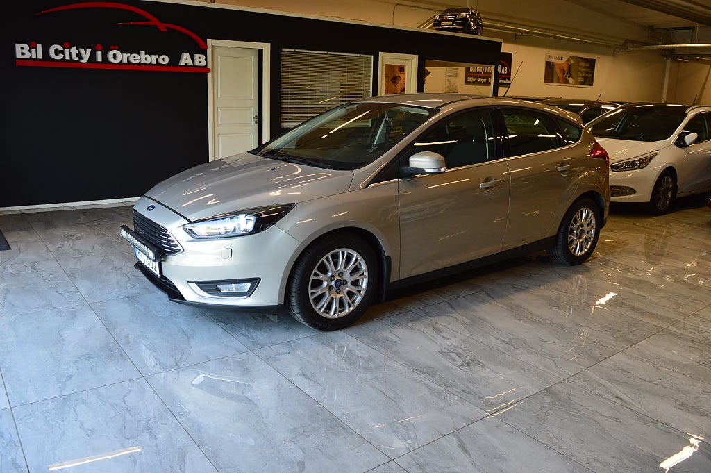 Ford Focus 1.0 EcoBoost / 2-Ägare Låga Mil / Drag / Nyservad & Ny Besiktad