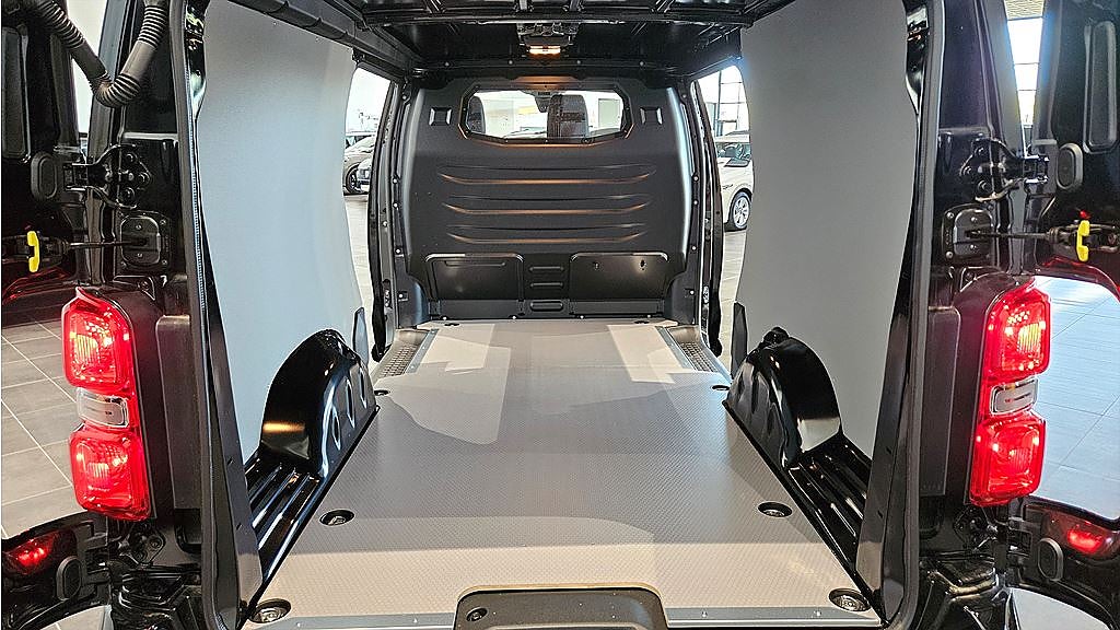 Bild på Peugeot e-Expert PRO+ 75kWh 136hk Aut L3 - DRAG,B-KAMERA