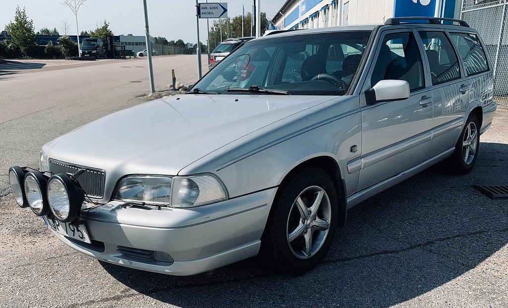 Volvo V70 2.4 GLT , NY BES , NY KAMREM , DRAG