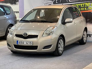 Toyota Yaris 1.33 DUAL VVT-I AUTOMAT ( 10000 MIL ) NY BESIKTAD NY SERVAD