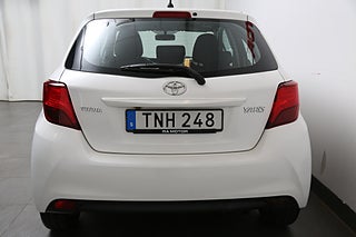 Halvkombi Toyota Yaris 24 av 24